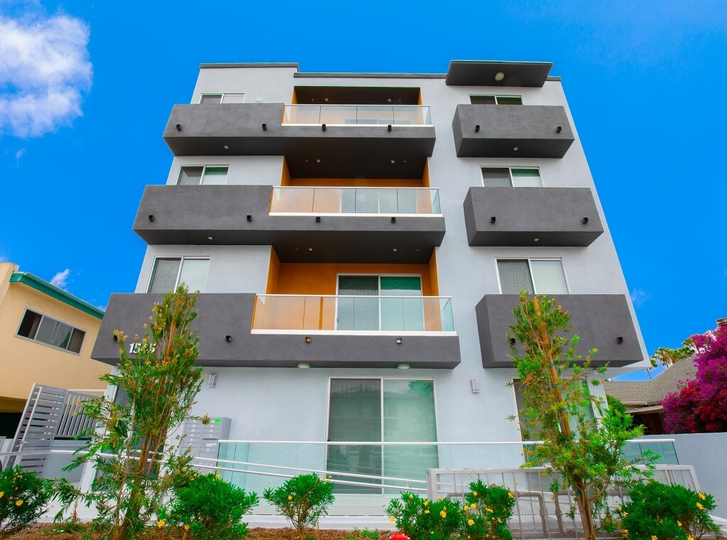 1545 S Fairfax Ave, Los Angeles, CA for Sale