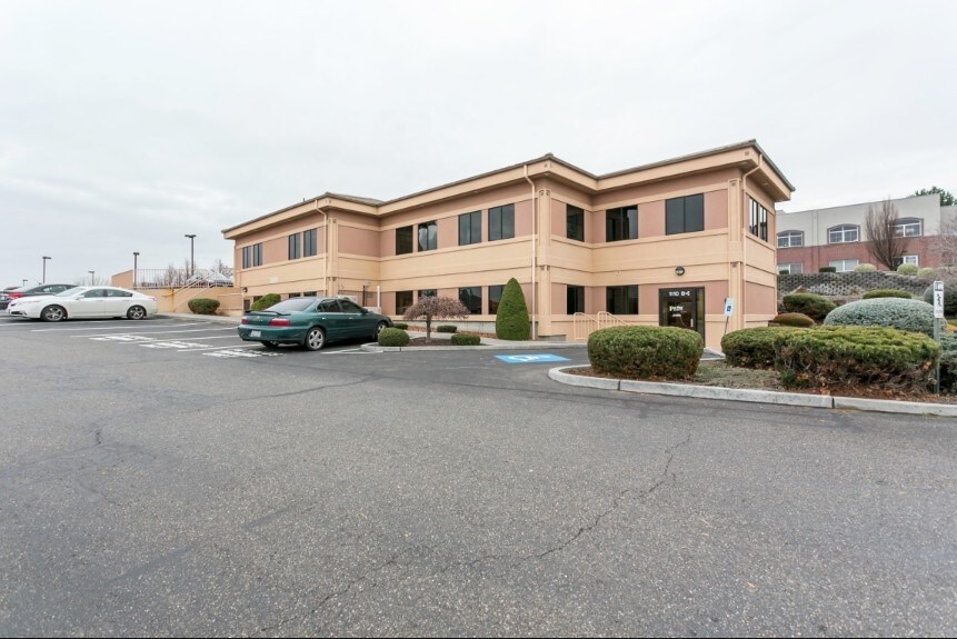 1110 N Center Pky, Kennewick, WA for Rent