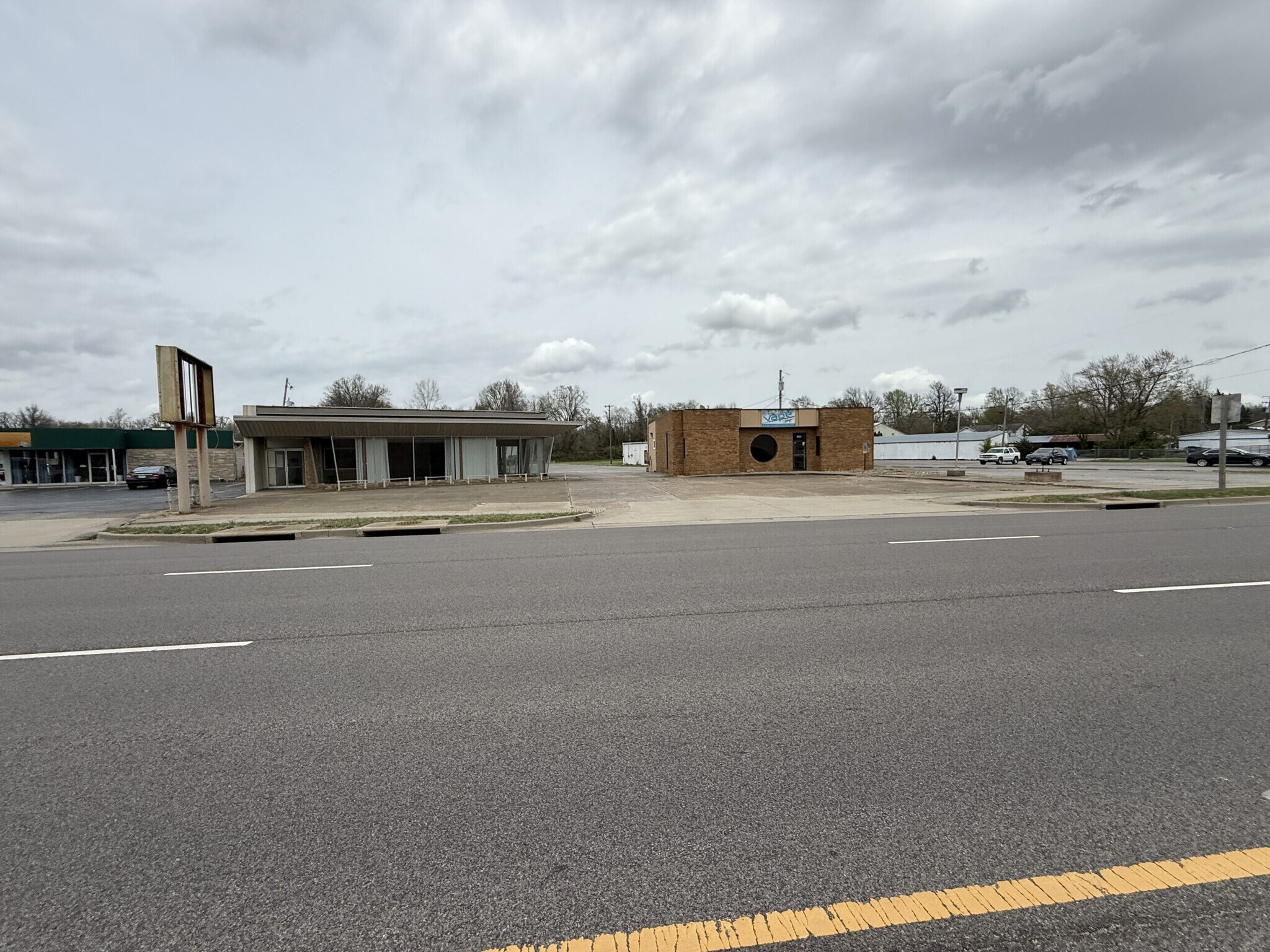1300 & 1308 W Main St, Carbondale, IL for Sale