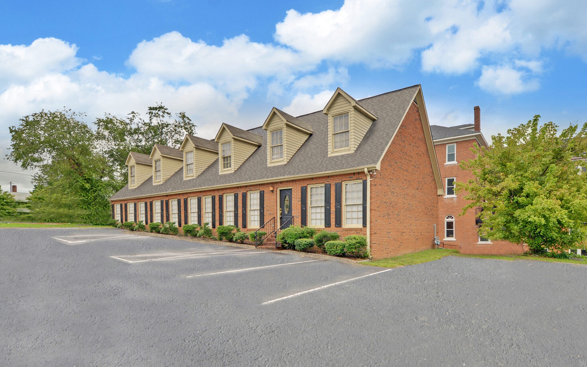 131 W Savannah St, Toccoa, GA for Rent