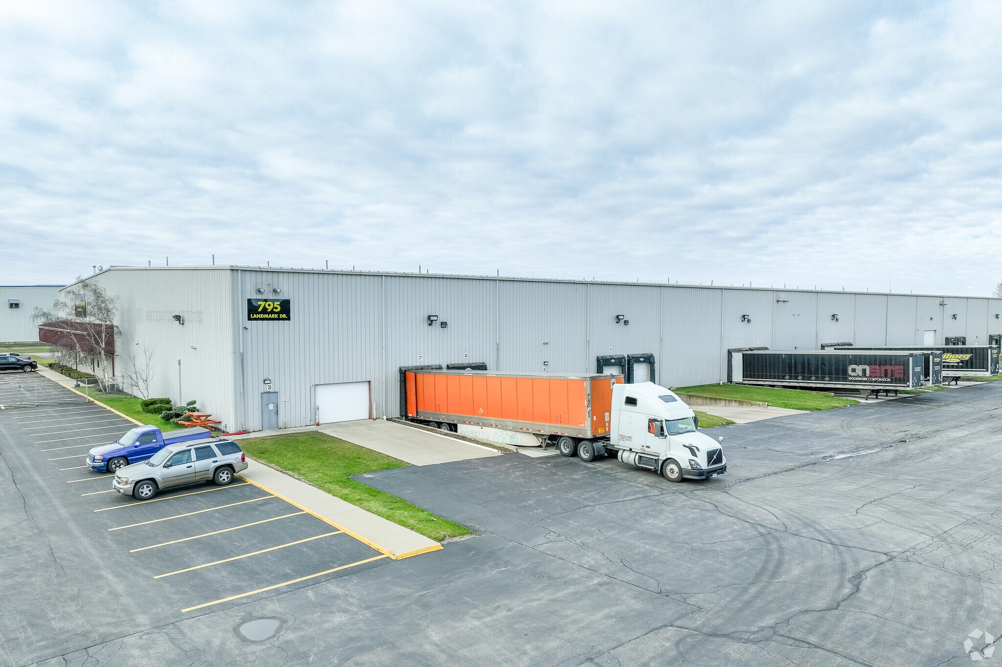 795 Landmark Dr, Belvidere, IL for Sale