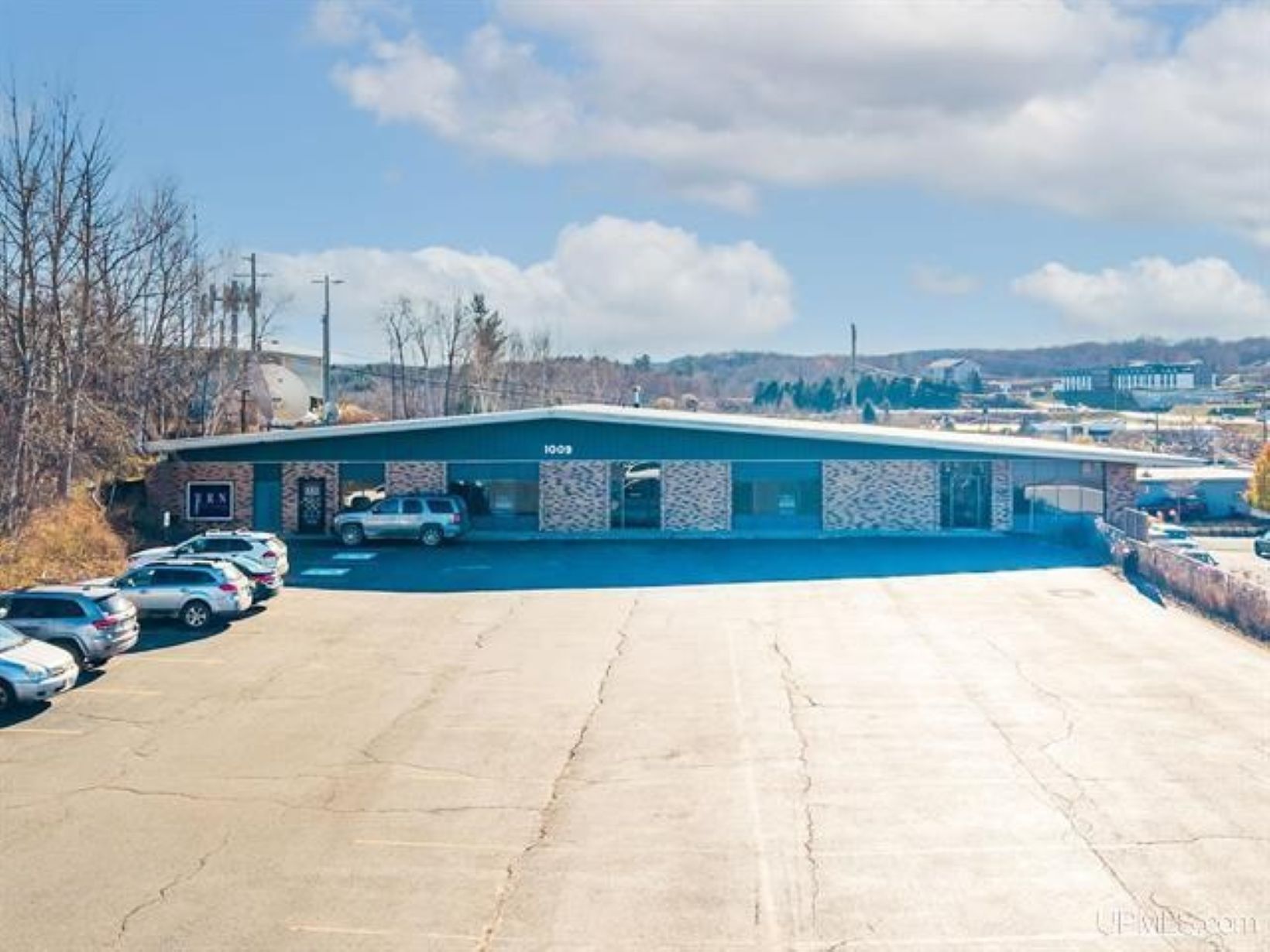 1009 W Ridge St, Marquette, MI for Sale