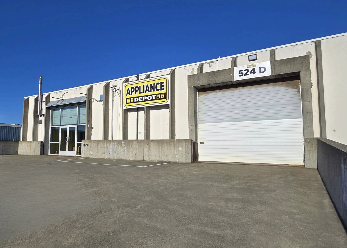 524 Culduthel Rd, Victoria, BC for Rent
