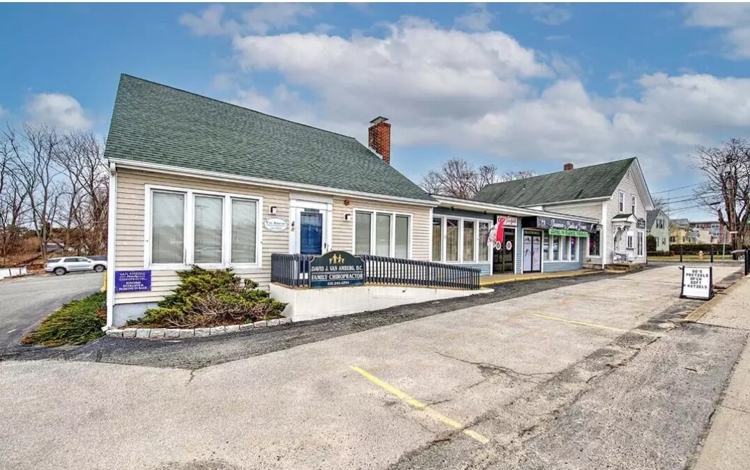 606-608 Metacom Ave, Warren, RI for Sale