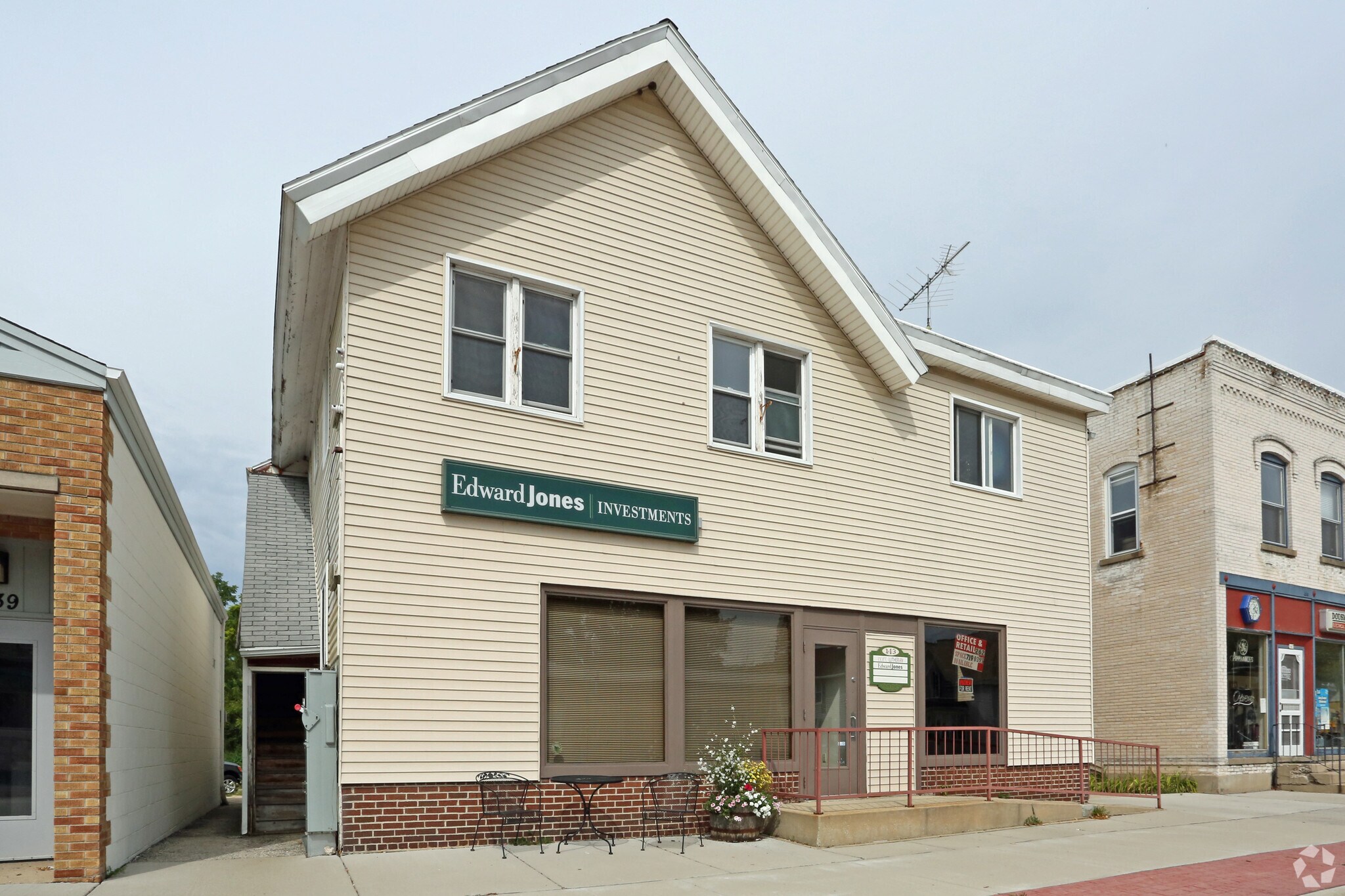 141 N Main St, Dousman, WI for Rent