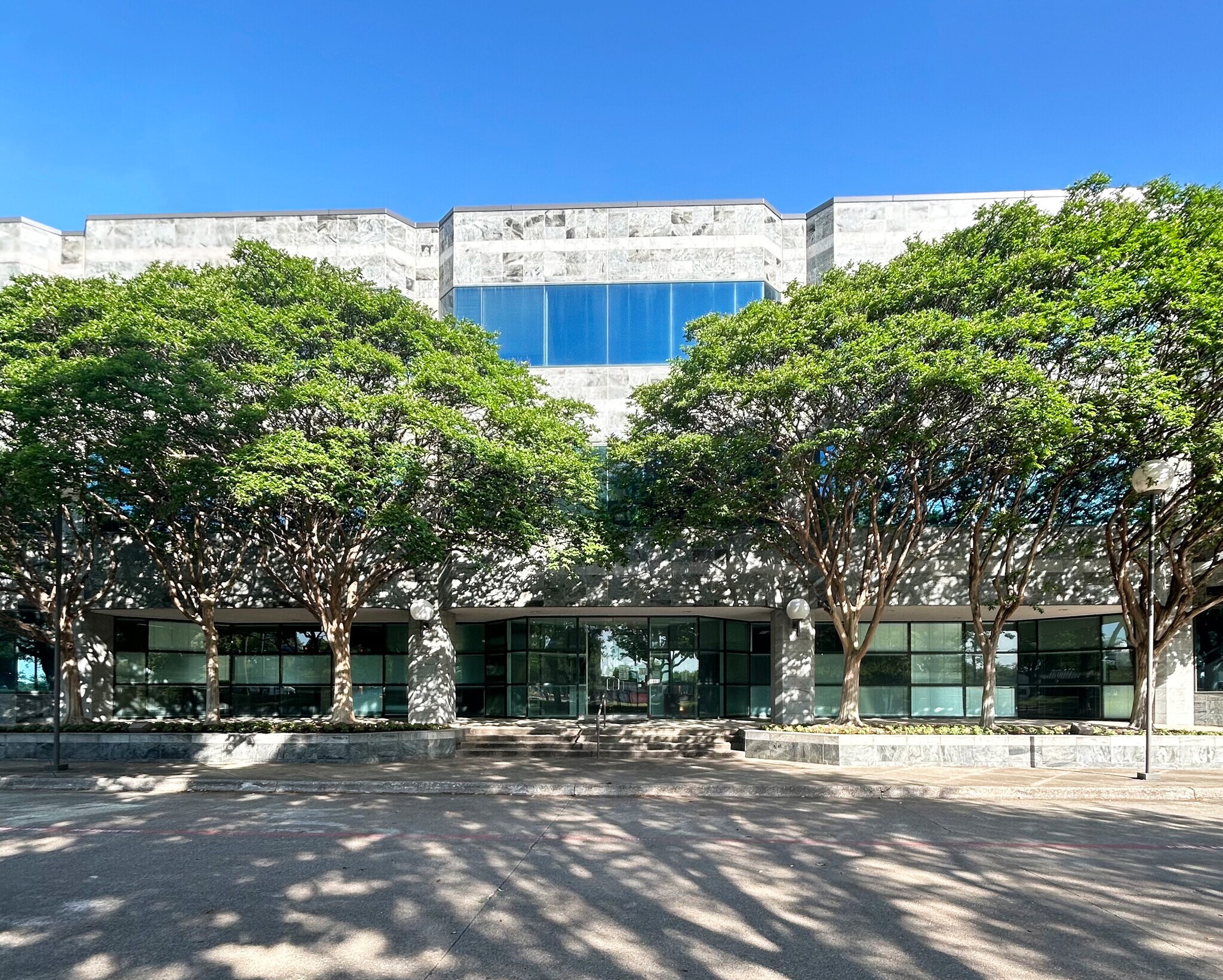 4949 Keller Springs Rd, Addison, TX for Rent