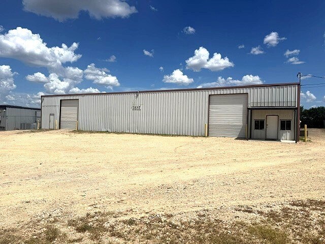 3517 W Highway 90, Seguin, TX for Rent