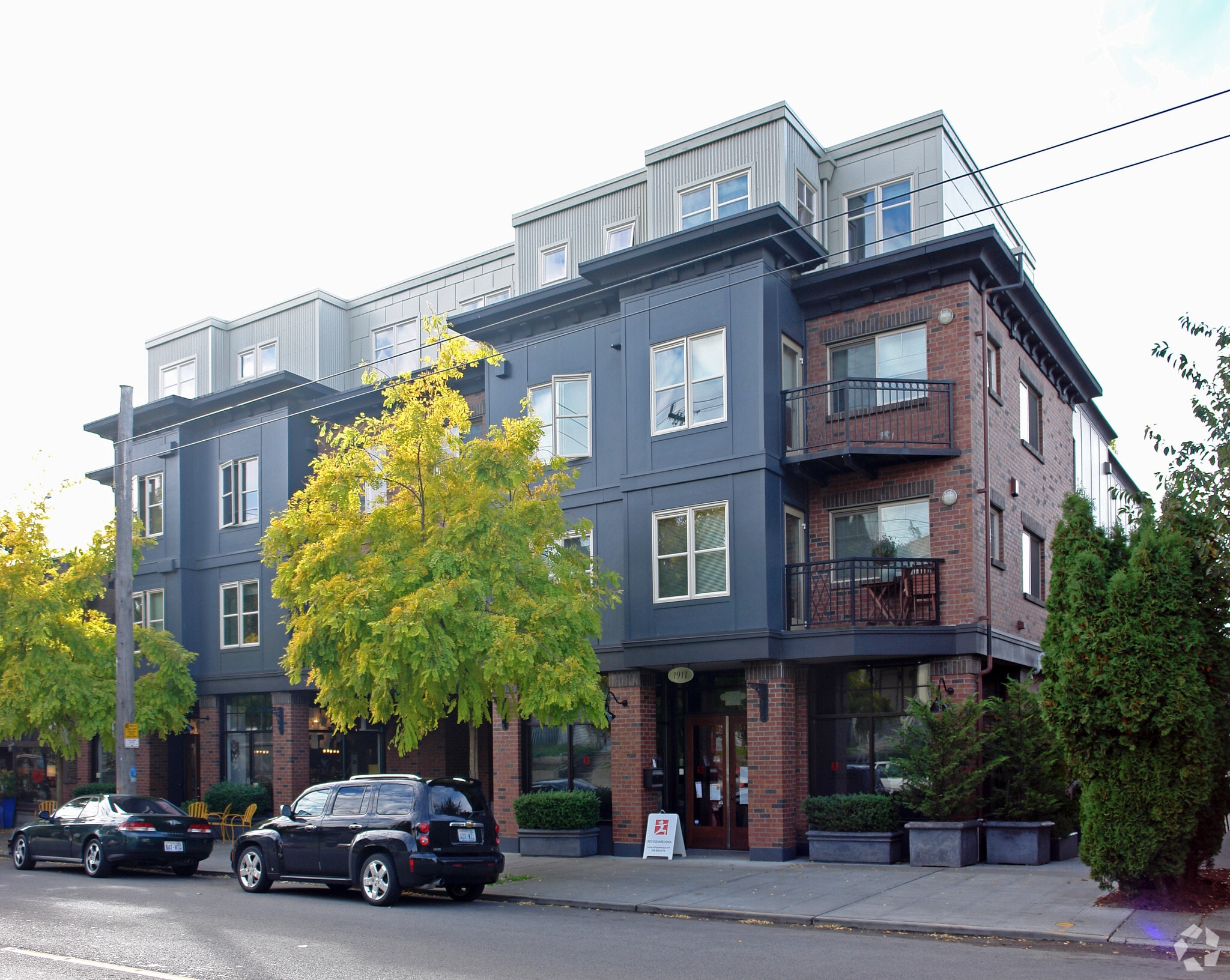 1909 10th Ave W, Seattle, WA for Sale