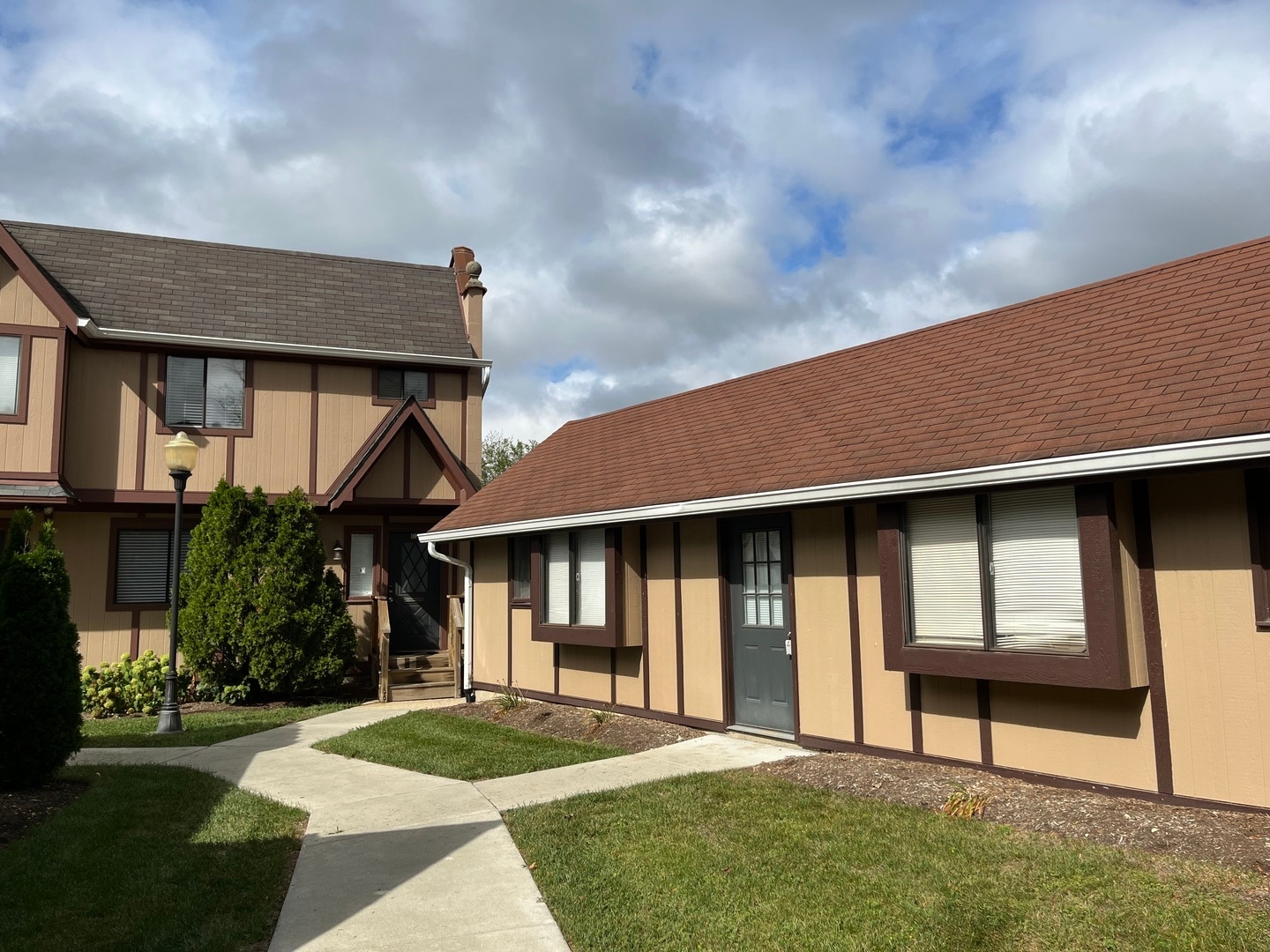 825 Village Quarter Rd, West Dundee, IL for Sale