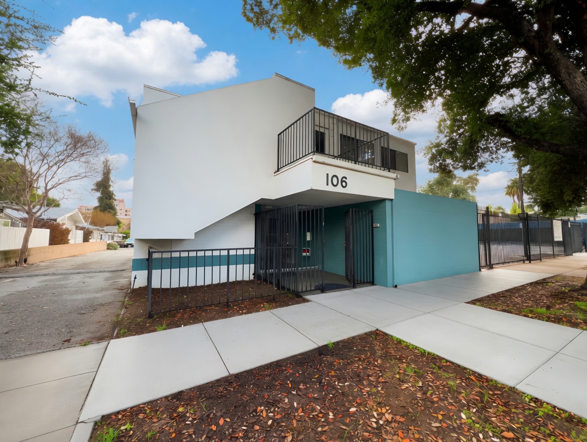106 Palmetto Dr, Pasadena, CA for Sale