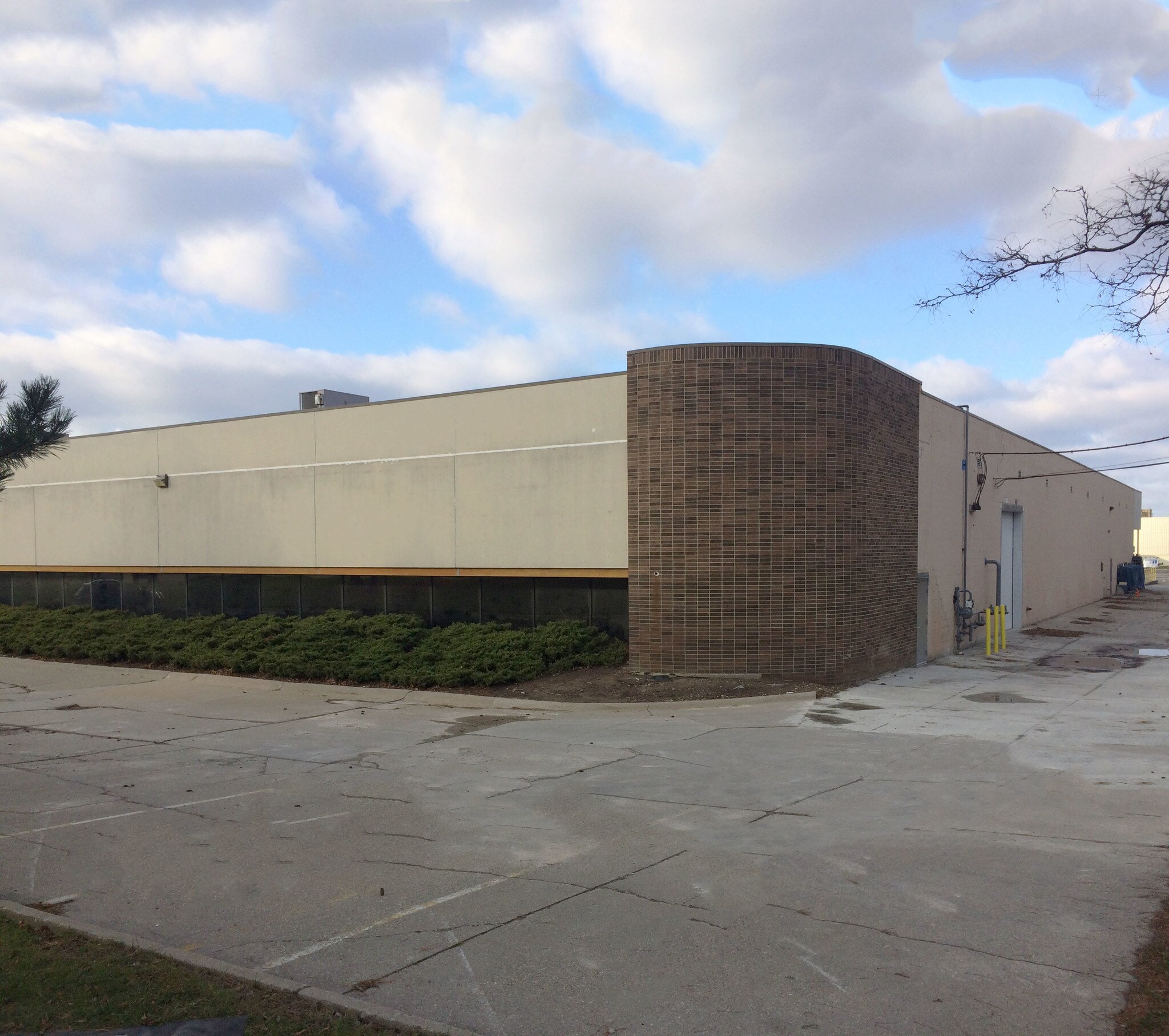 1450 E Highwood Blvd, Pontiac, MI for Rent