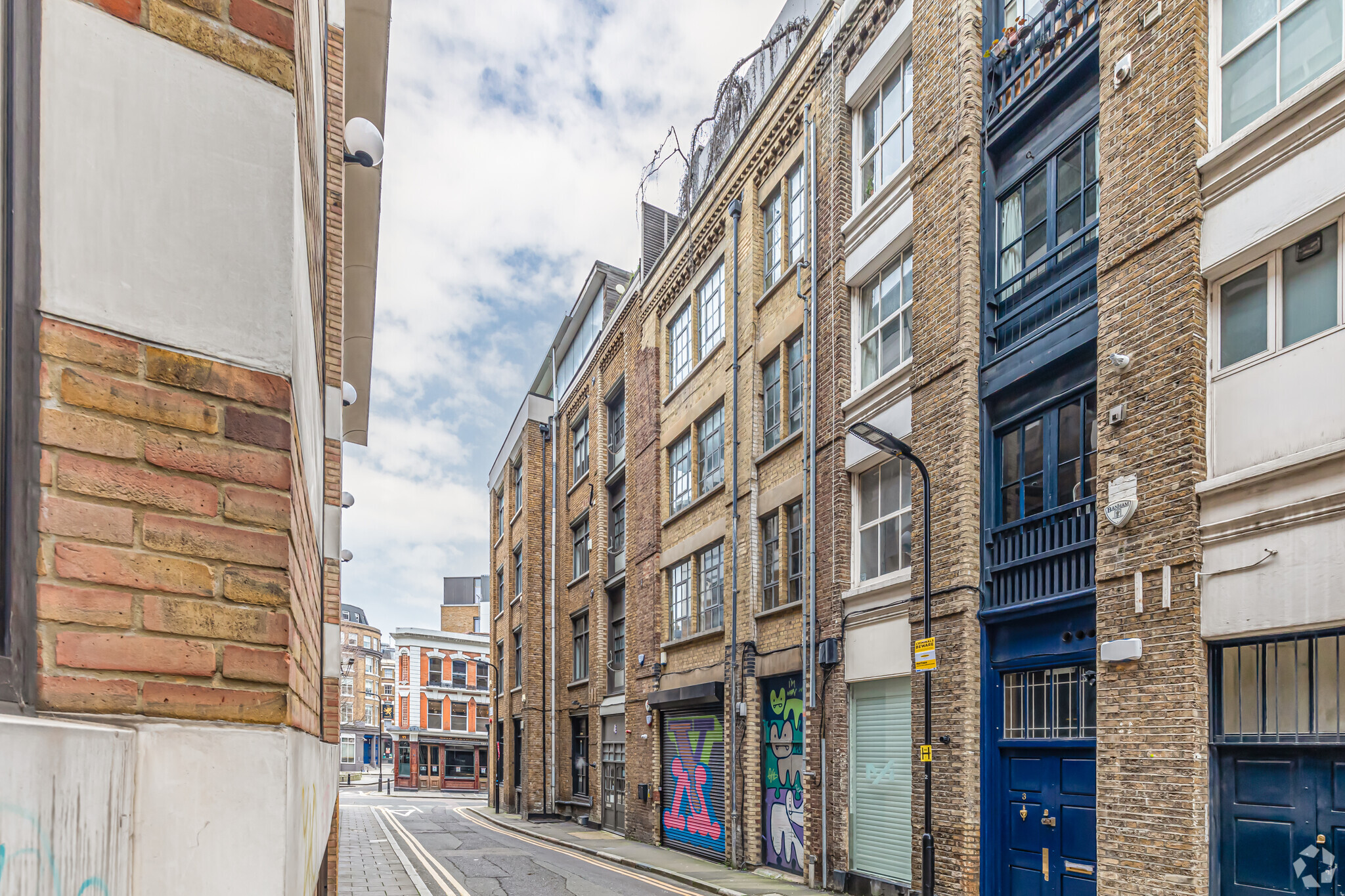4 Ravey St, London, LND for Rent