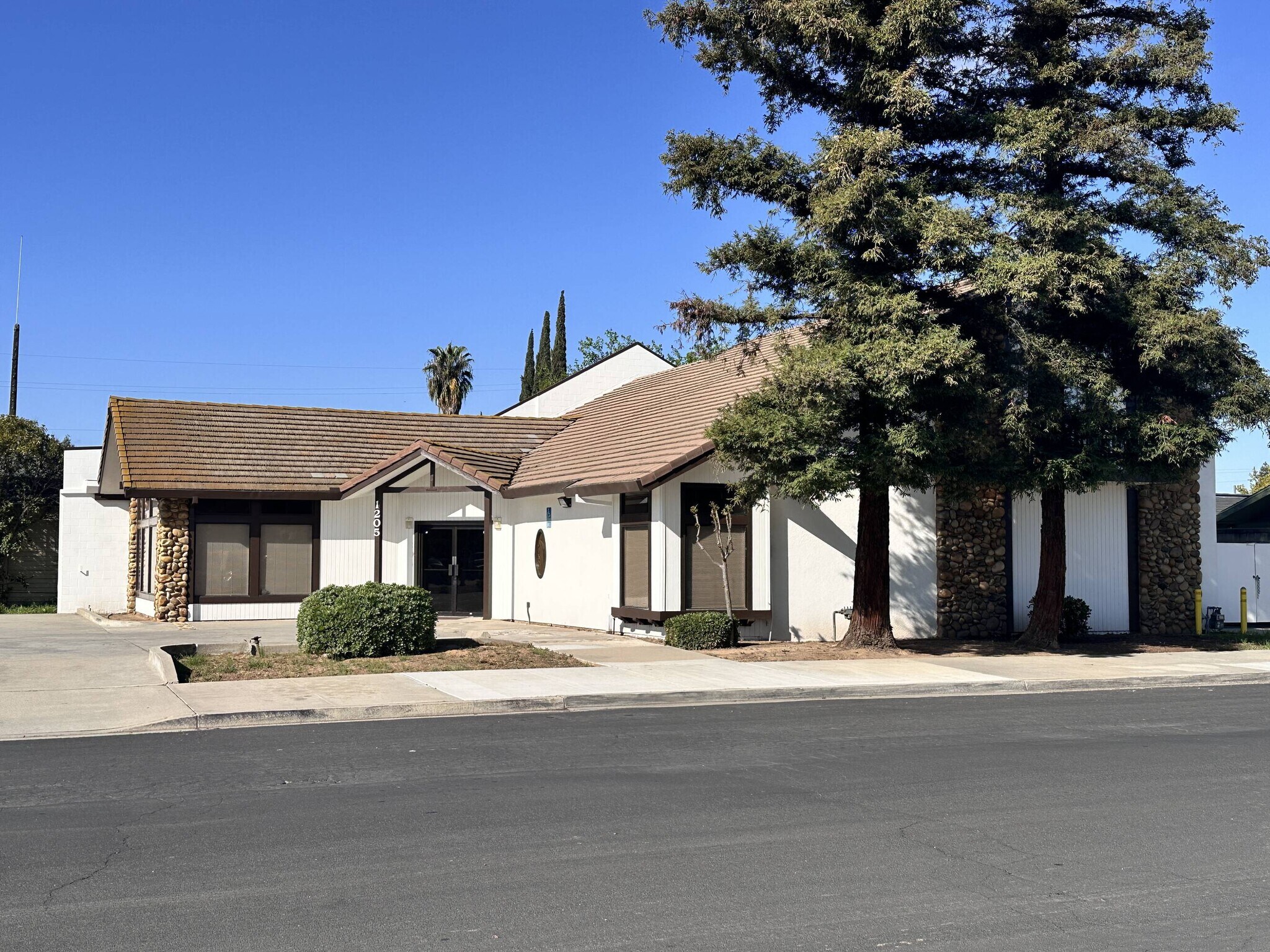 1205 11th St, Reedley, CA for Sale