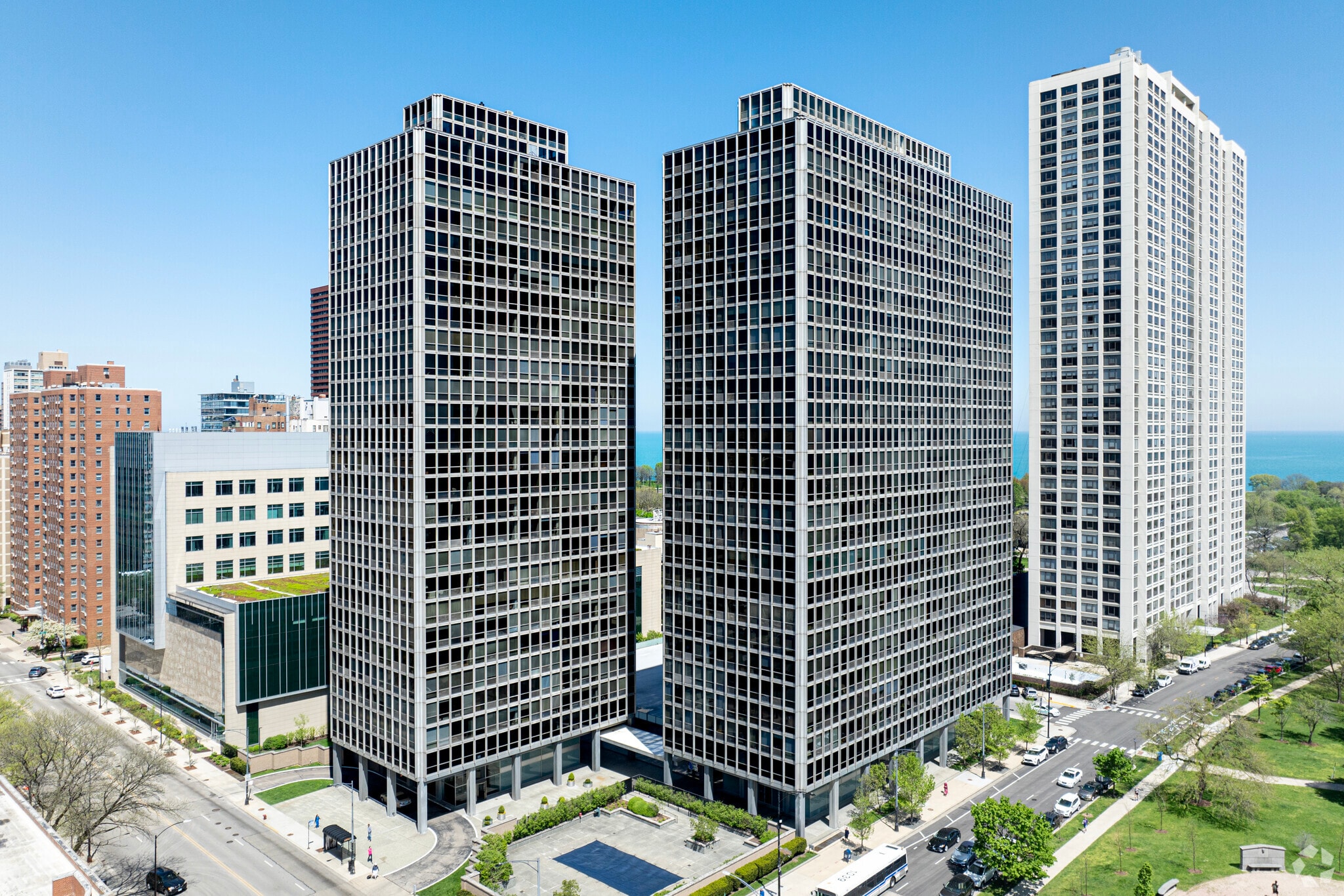 330-340 W Diversey Pky, Chicago, IL for Rent