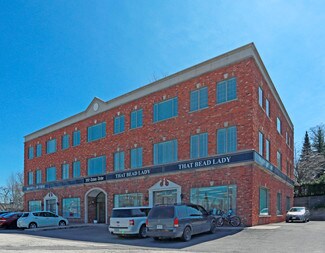 Newmarket, ON Office/Retail - 390 Davis Dr