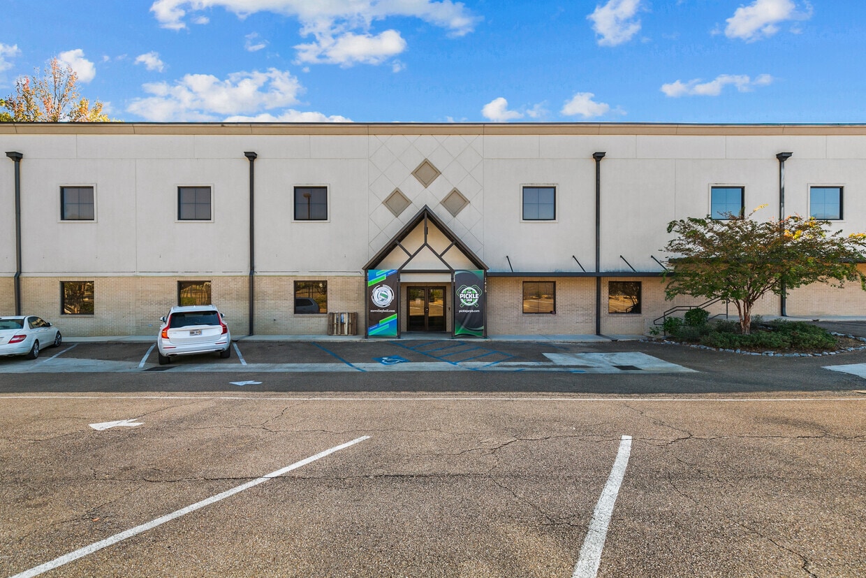1425 Lelia Dr, Jackson, MS for Rent