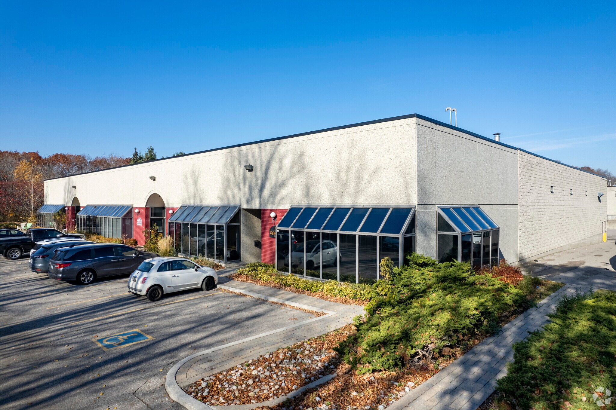 120 W Beaver Creek Rd, Richmond Hill, ON for Sale