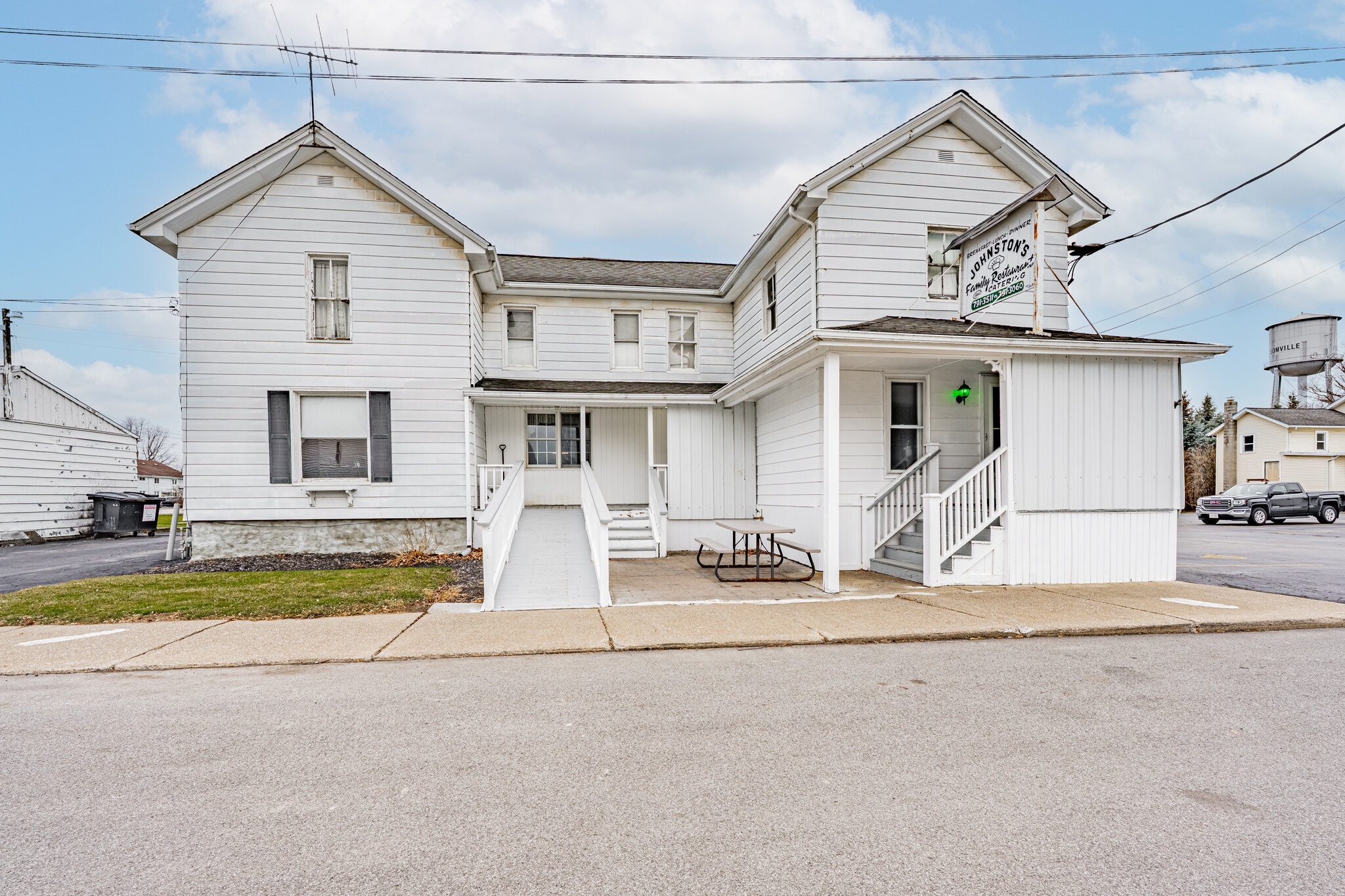 2575 Academy St, Ransomville, NY for Sale