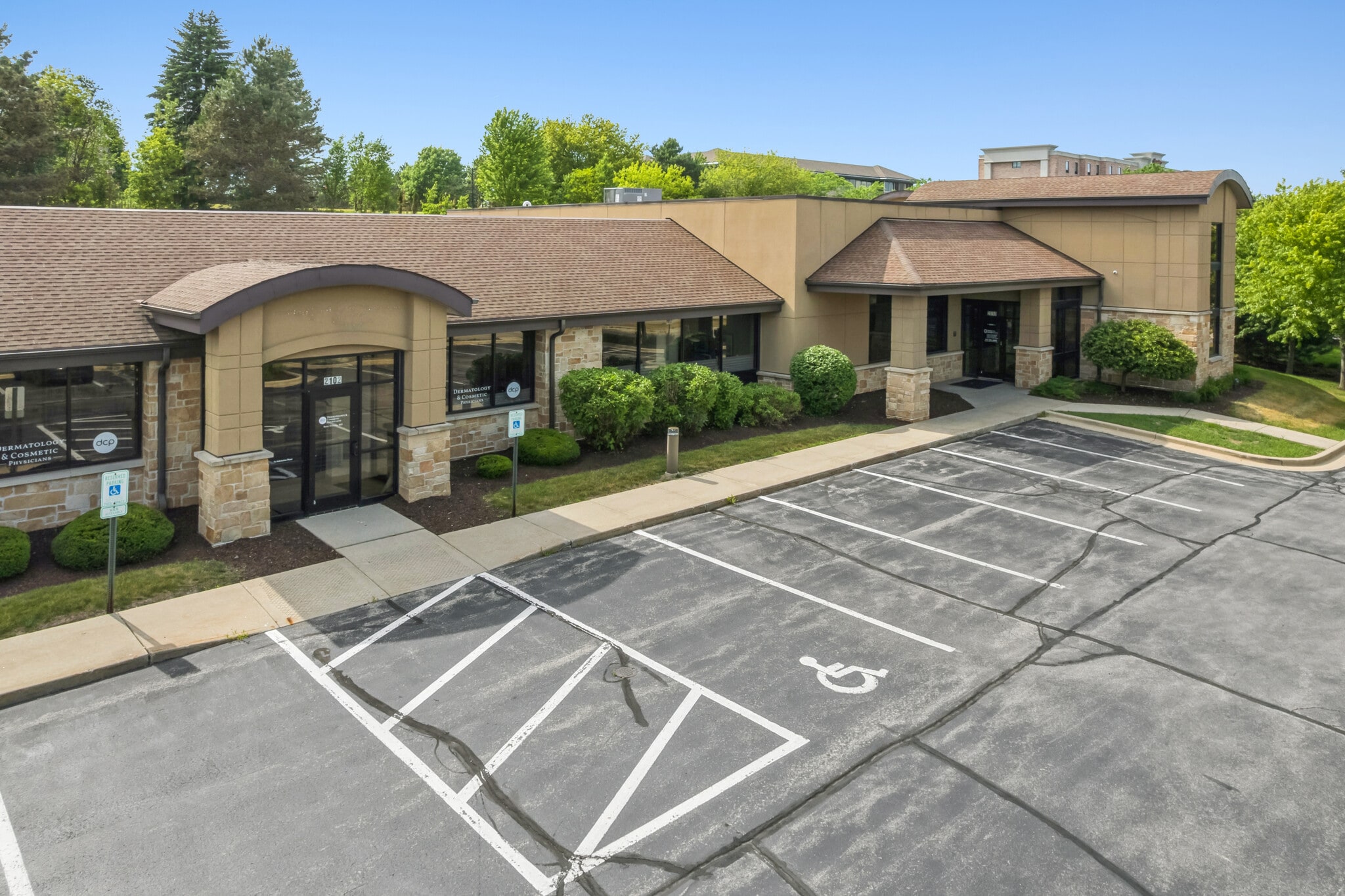 2090-2108 Continental Dr, West Bend, WI for Sale