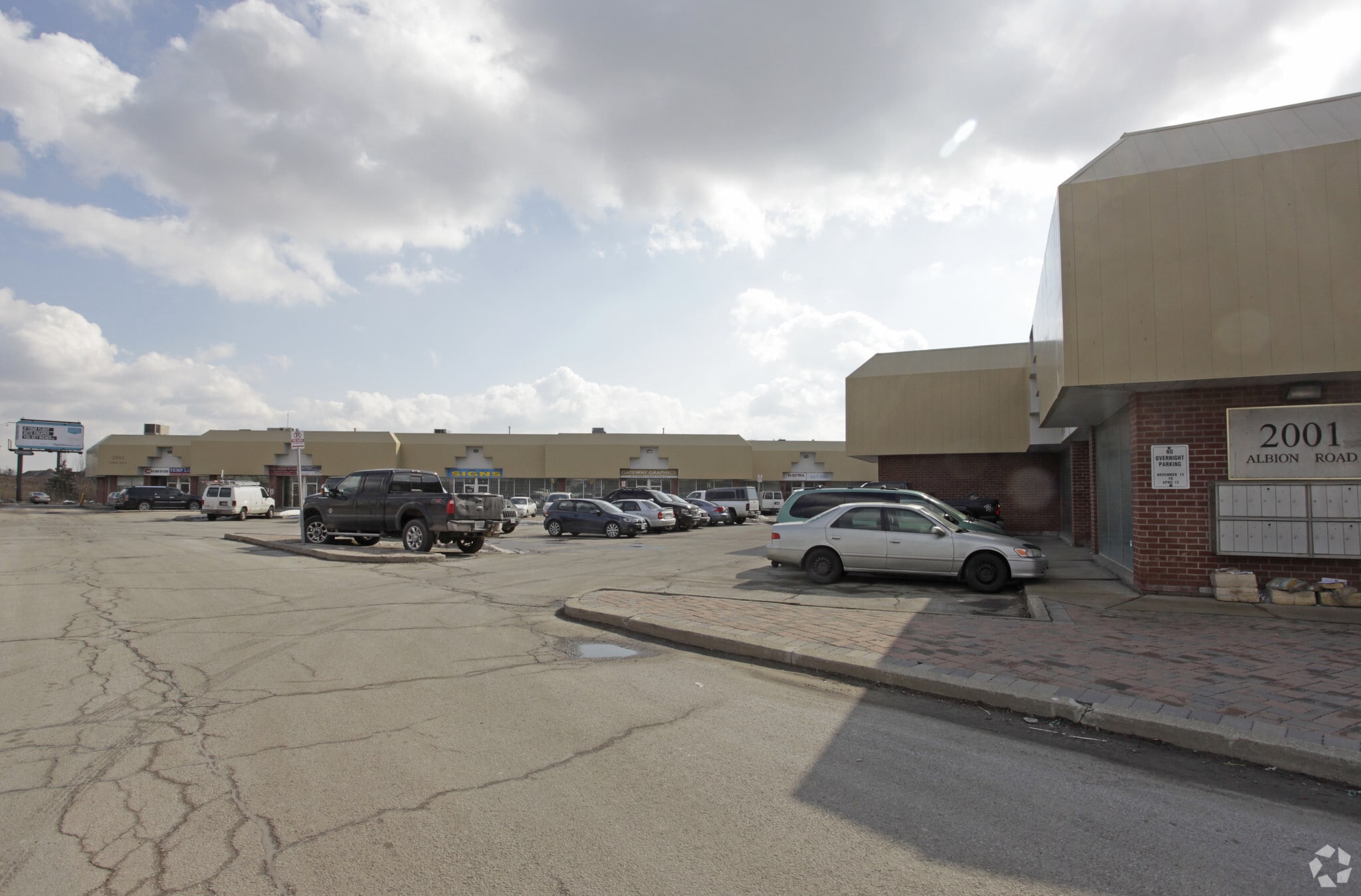 2001 Albion Rd, Toronto, ON for Rent