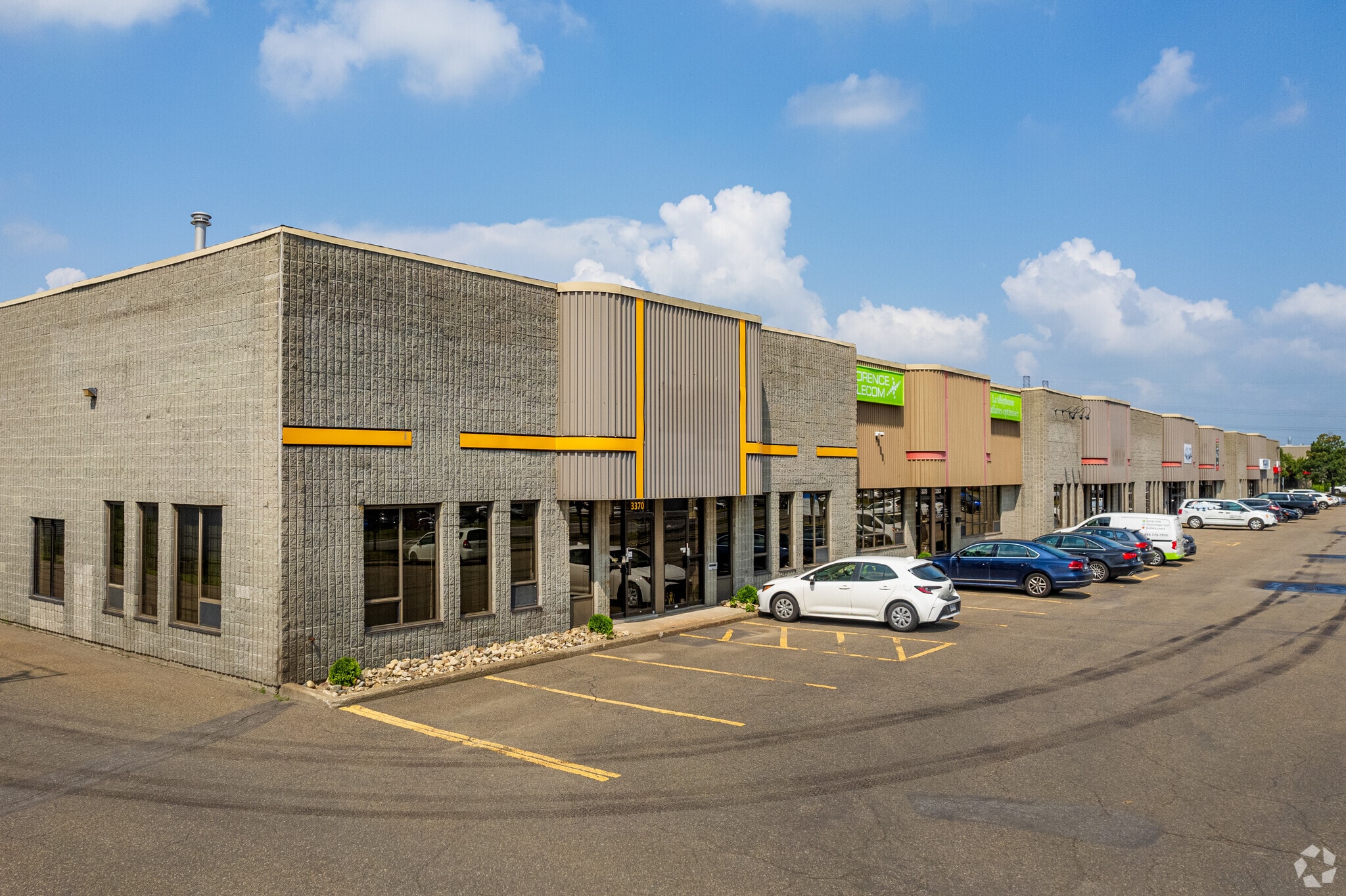 3370-3418 Boul Industriel, Laval, QC for Rent
