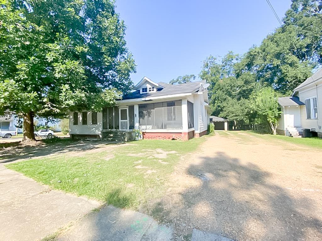 130 7th St, Mccomb, MS for Sale