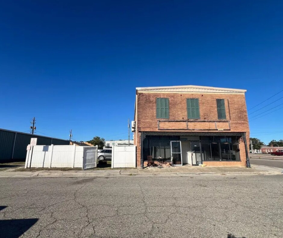 100 Elizabeth St, Picayune, MS for Sale