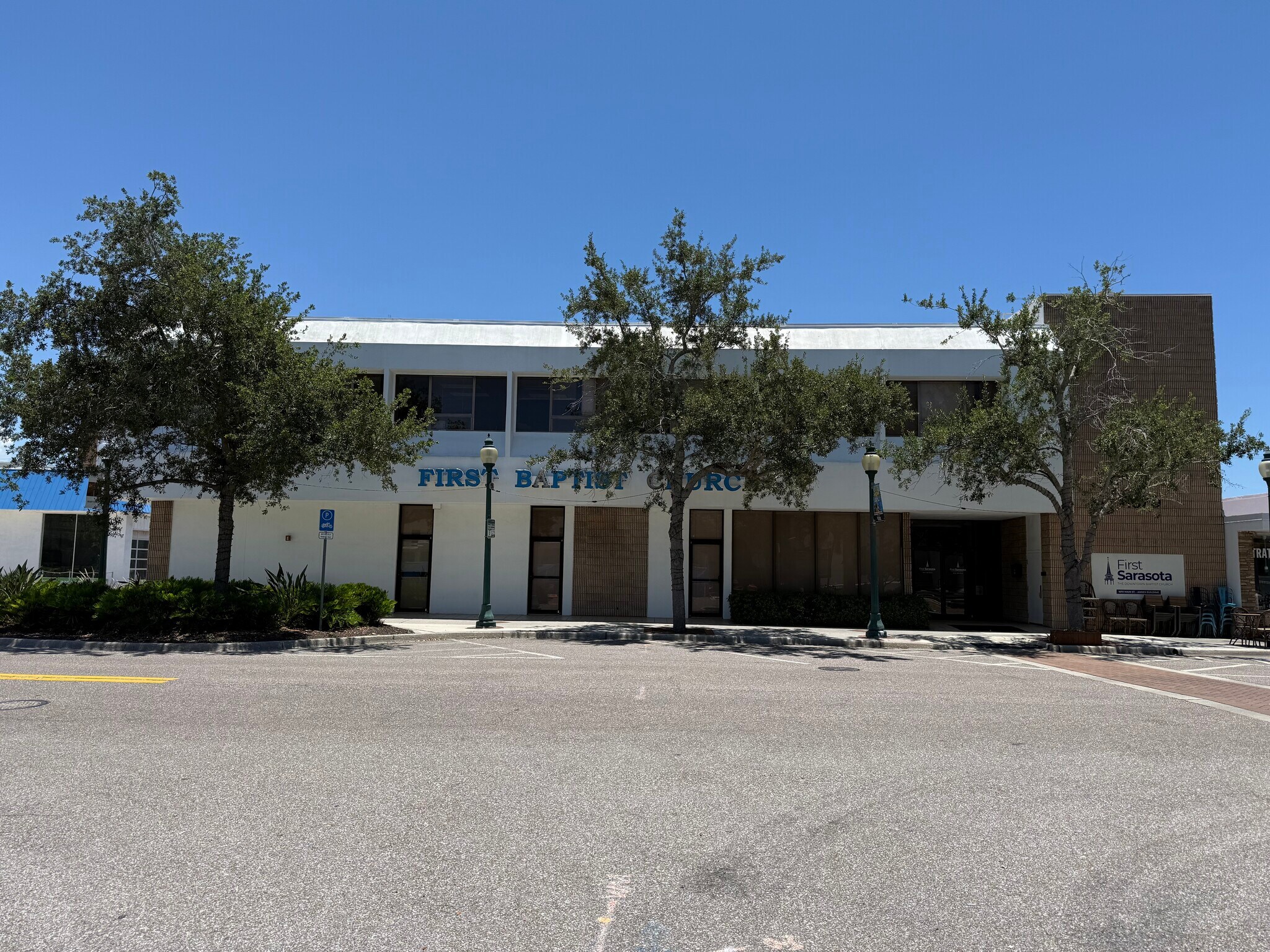 1670 Main St, Sarasota, FL for Sale