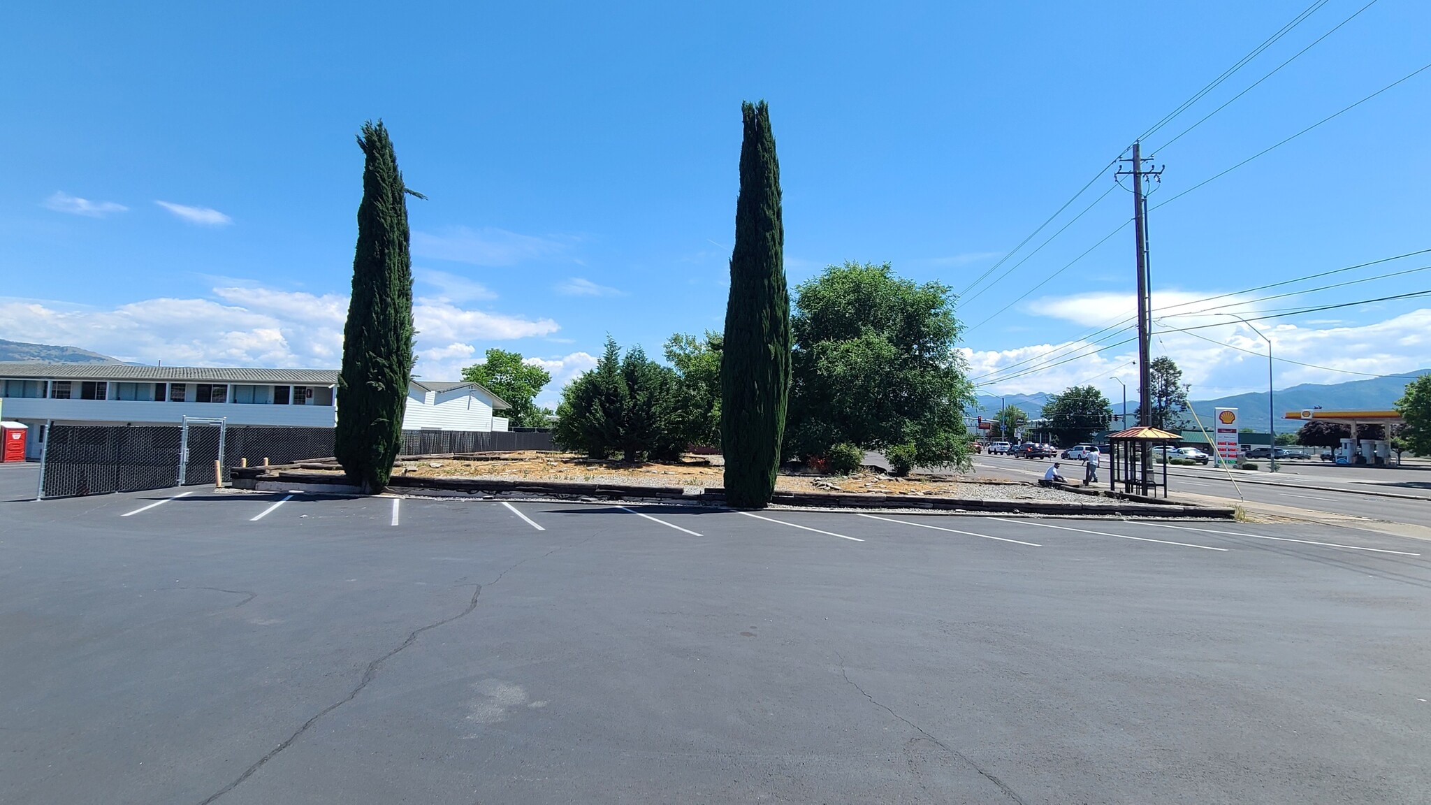 1015 S Riverside Ave, Medford, OR for Sale