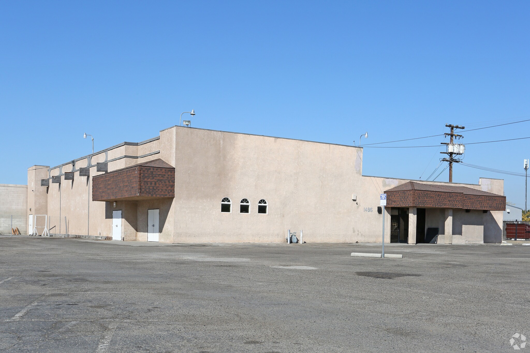 1495 N Chestnut Ave Fresno, CA 93703 Specialty Property for Lease on