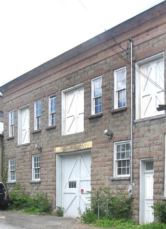 Hudson, NY Flex - 705-707 Cherry Aly