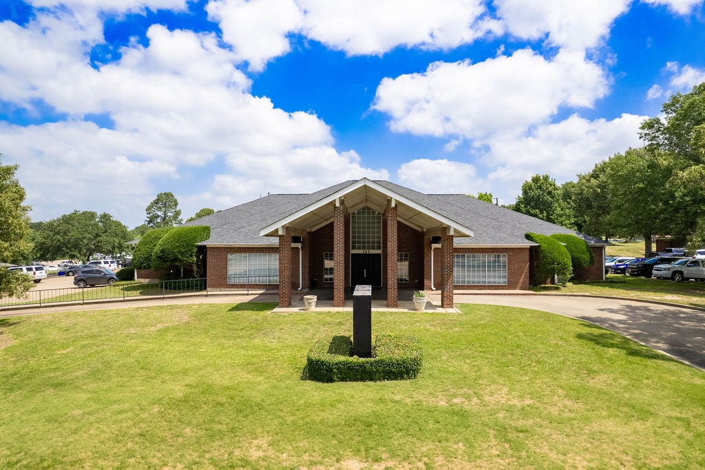 123 Medical Dr, Palestine, TX for Sale