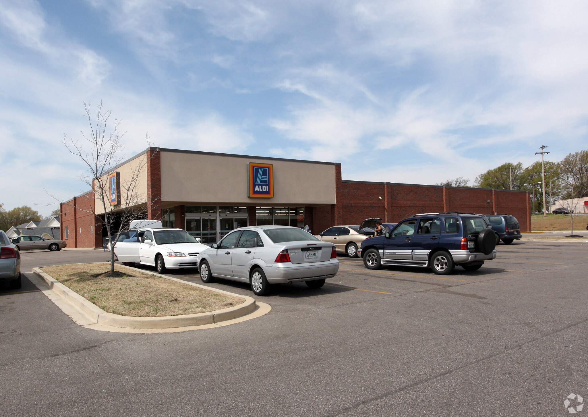 2877 Lamar Ave, Memphis, TN for Sale