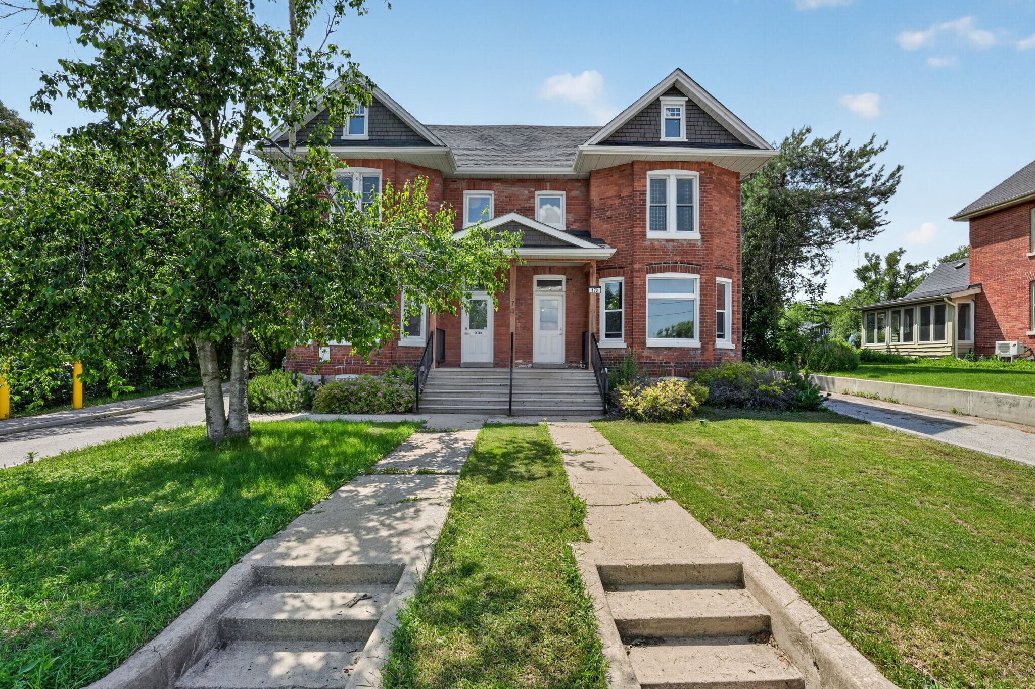170 Bradford St, Barrie, ON for Sale