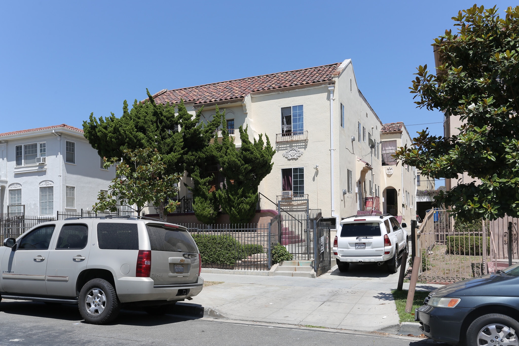 212-216 1/2 S Berendo St, Los Angeles, CA for Sale