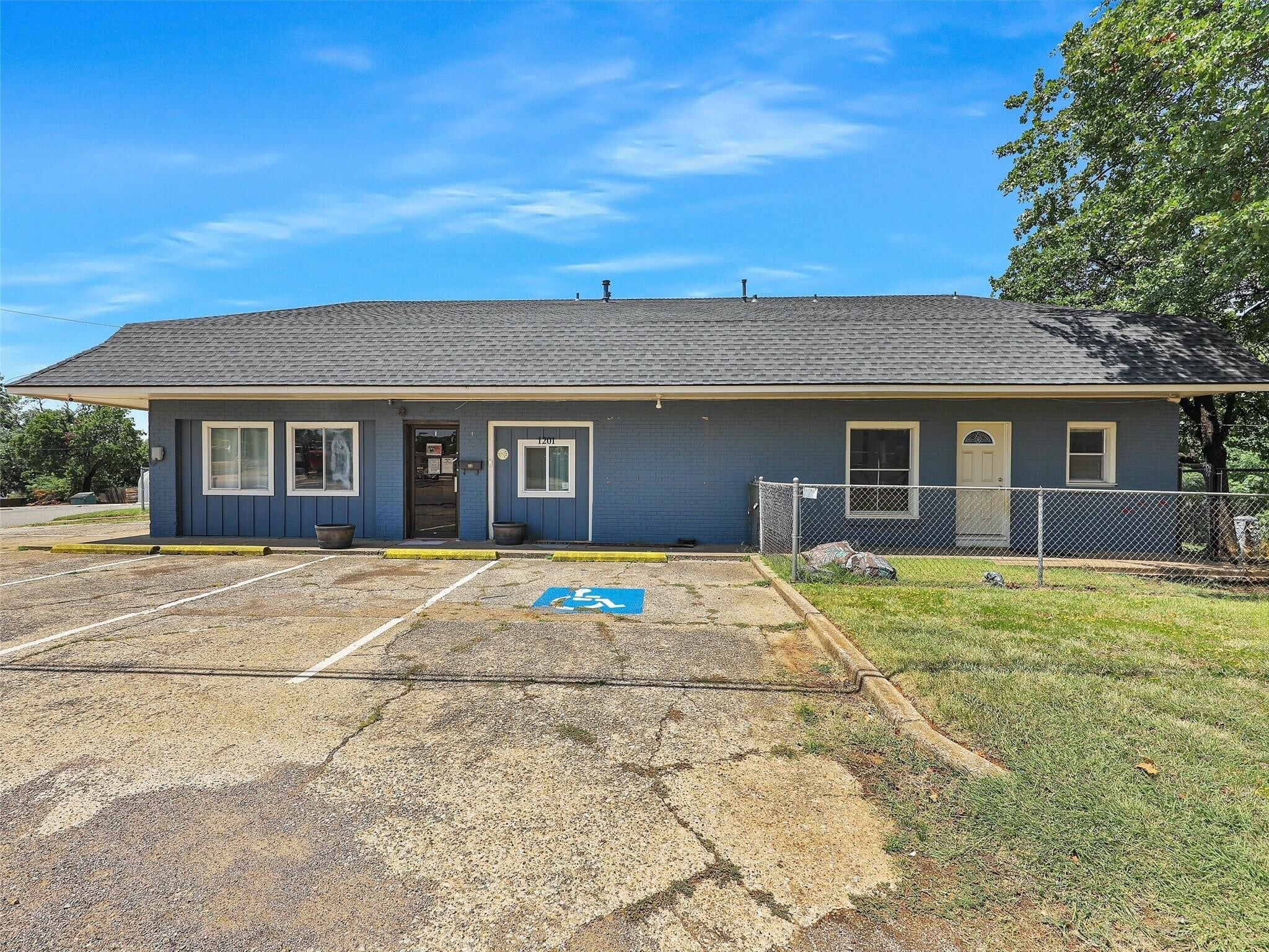 1201 W Nelson St, Denison, TX for Sale