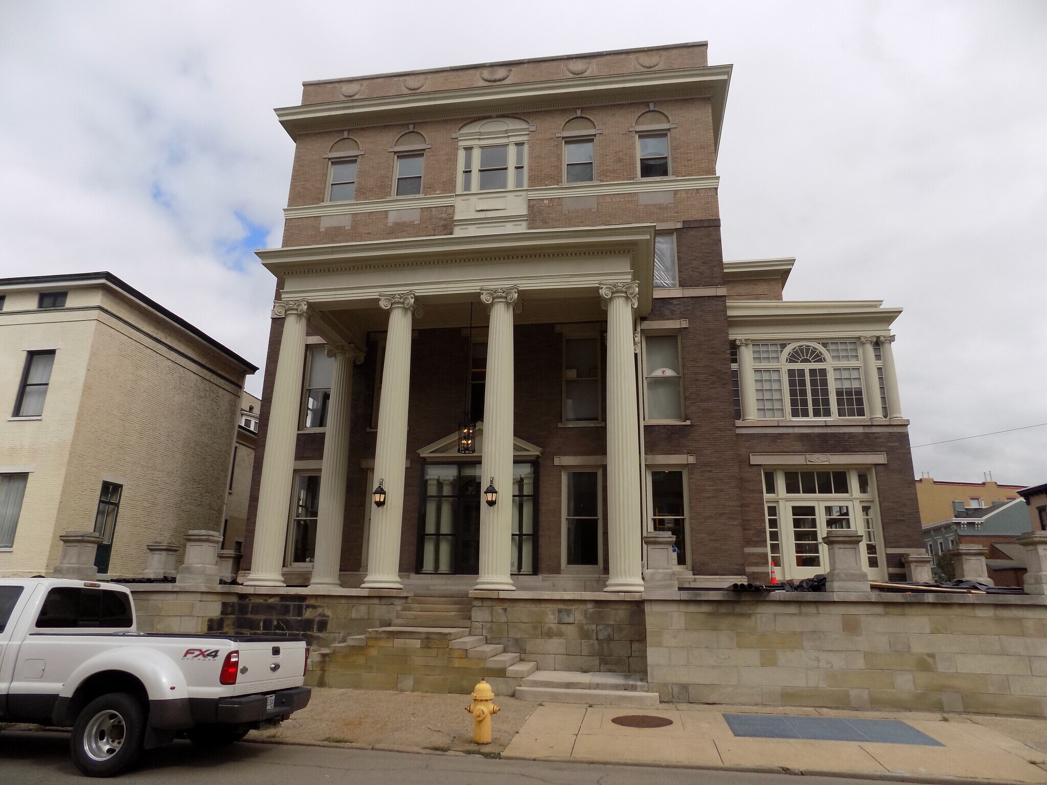 1324 Chapline St, Wheeling, WV for Rent