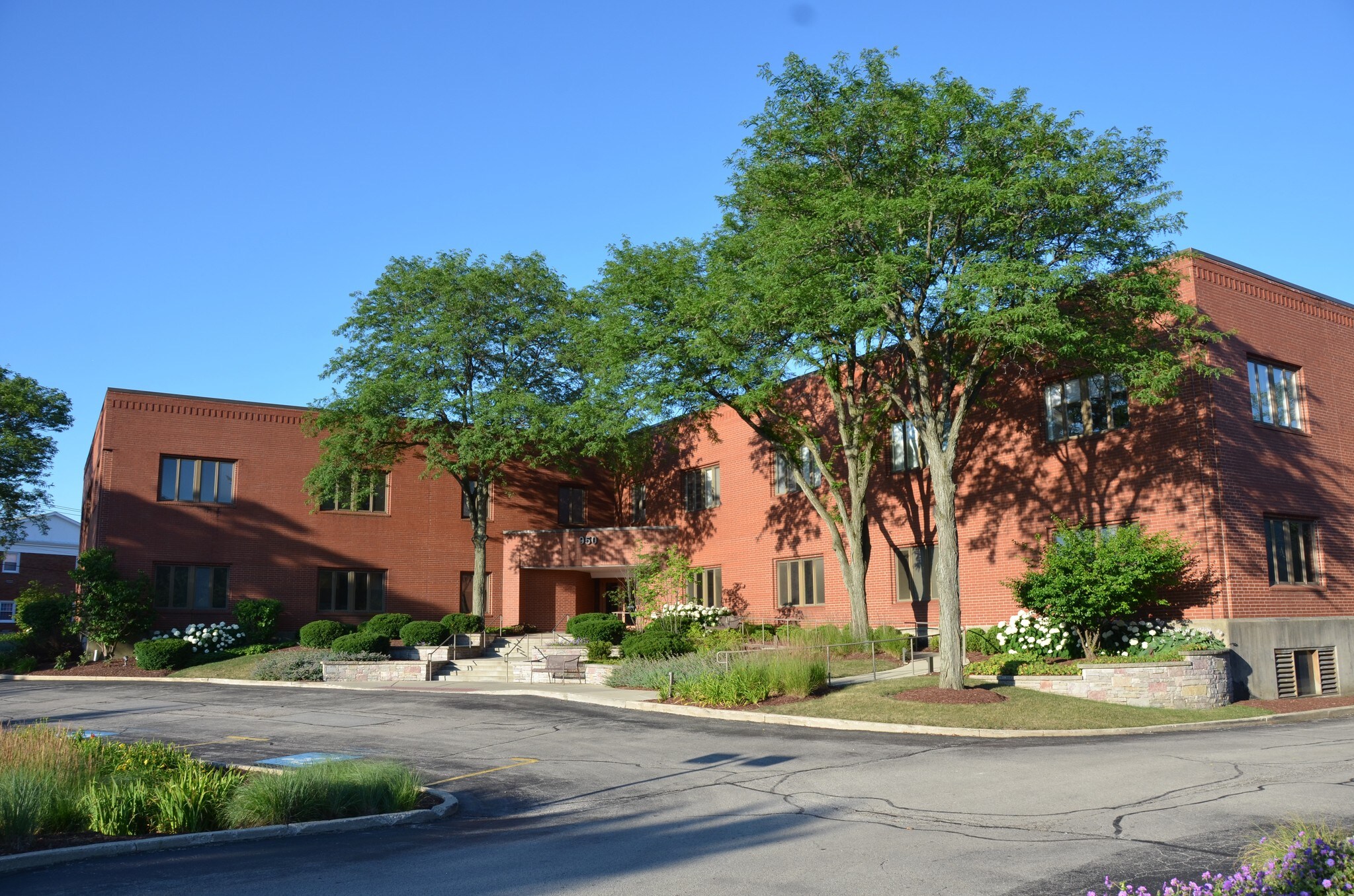 950 N York Rd, Hinsdale, IL for Rent