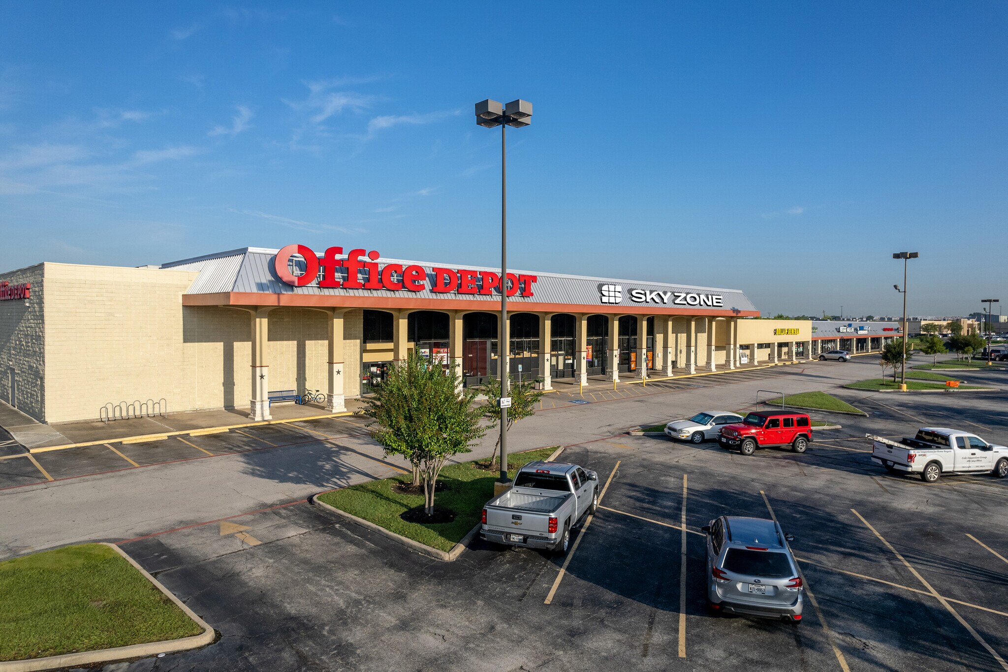 2004-2032 N Main St, Pearland, TX for Rent