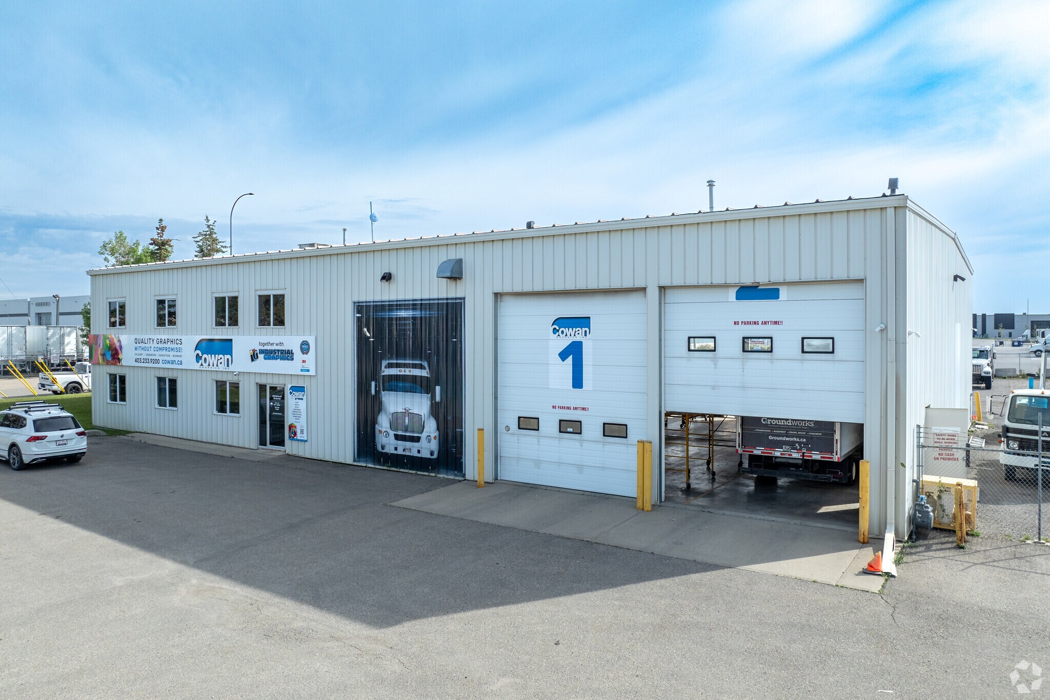 5565 56th Ave SE, Calgary, AB for Sale