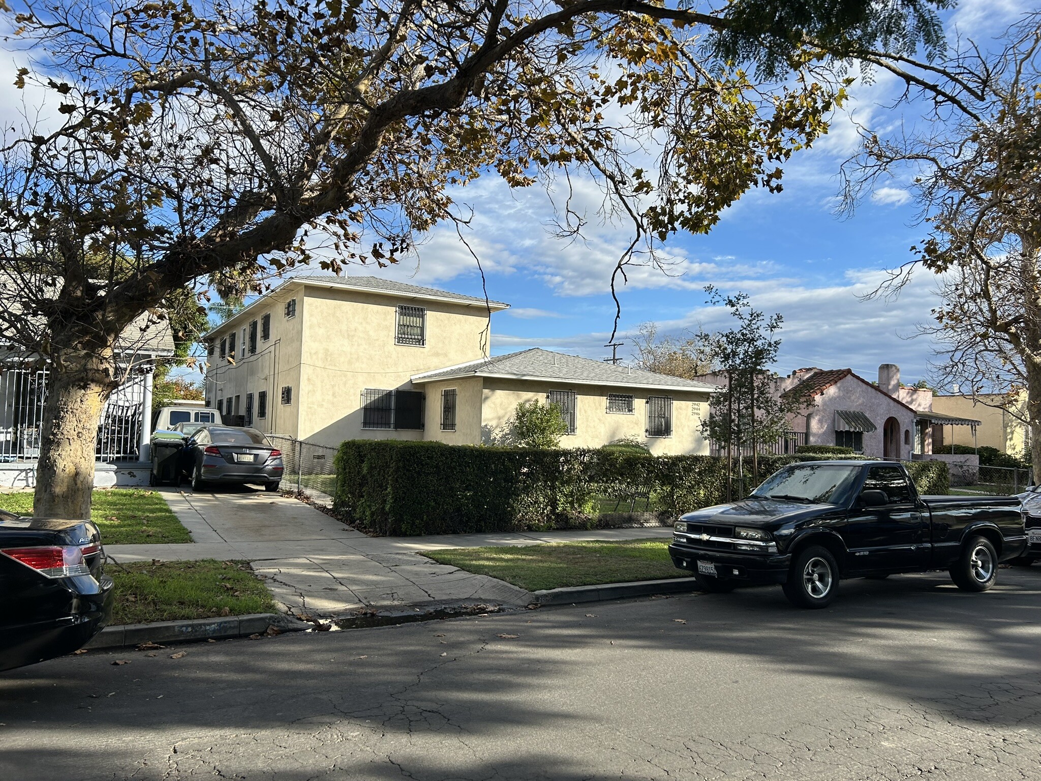 2942 Edgehill Dr, Los Angeles, CA for Sale