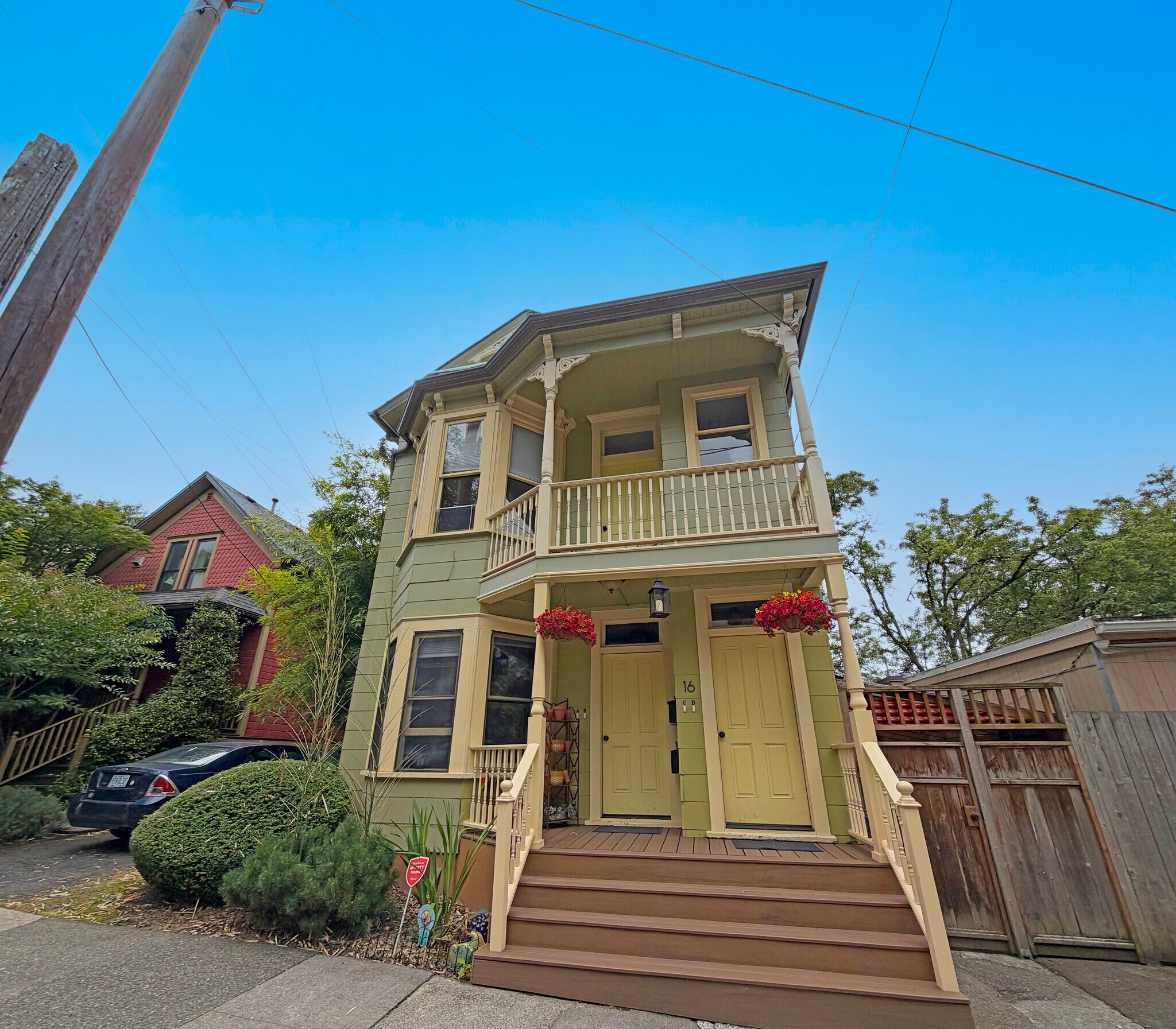 16-18 NE Graham St, Portland, OR for Sale