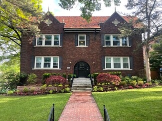 Clayton, MO Apartments - 7700 Shirley Dr