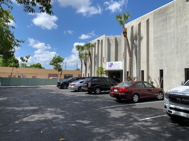 635-695 NW 4th Ave, Fort Lauderdale, FL for Rent