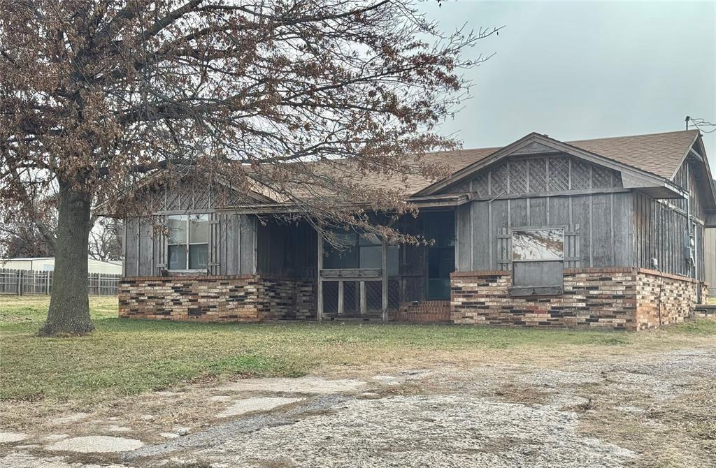 315 W Almar Dr, Chickasha, OK for Sale