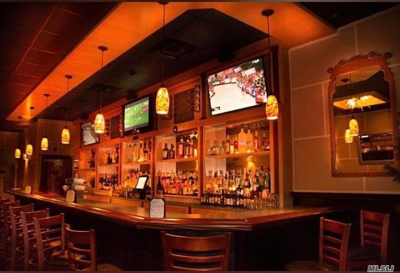 279 Hillside Ave, Williston Park, NY for Sale