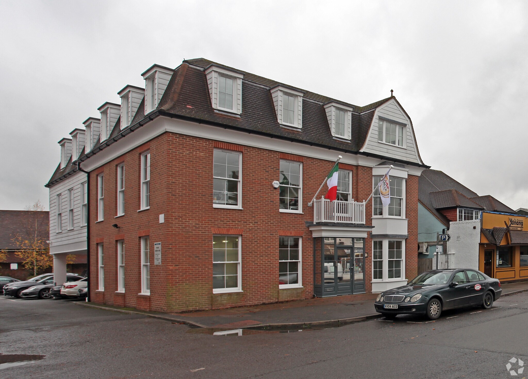 16-18 Warwick Rd, Beaconsfield, BKM for Rent