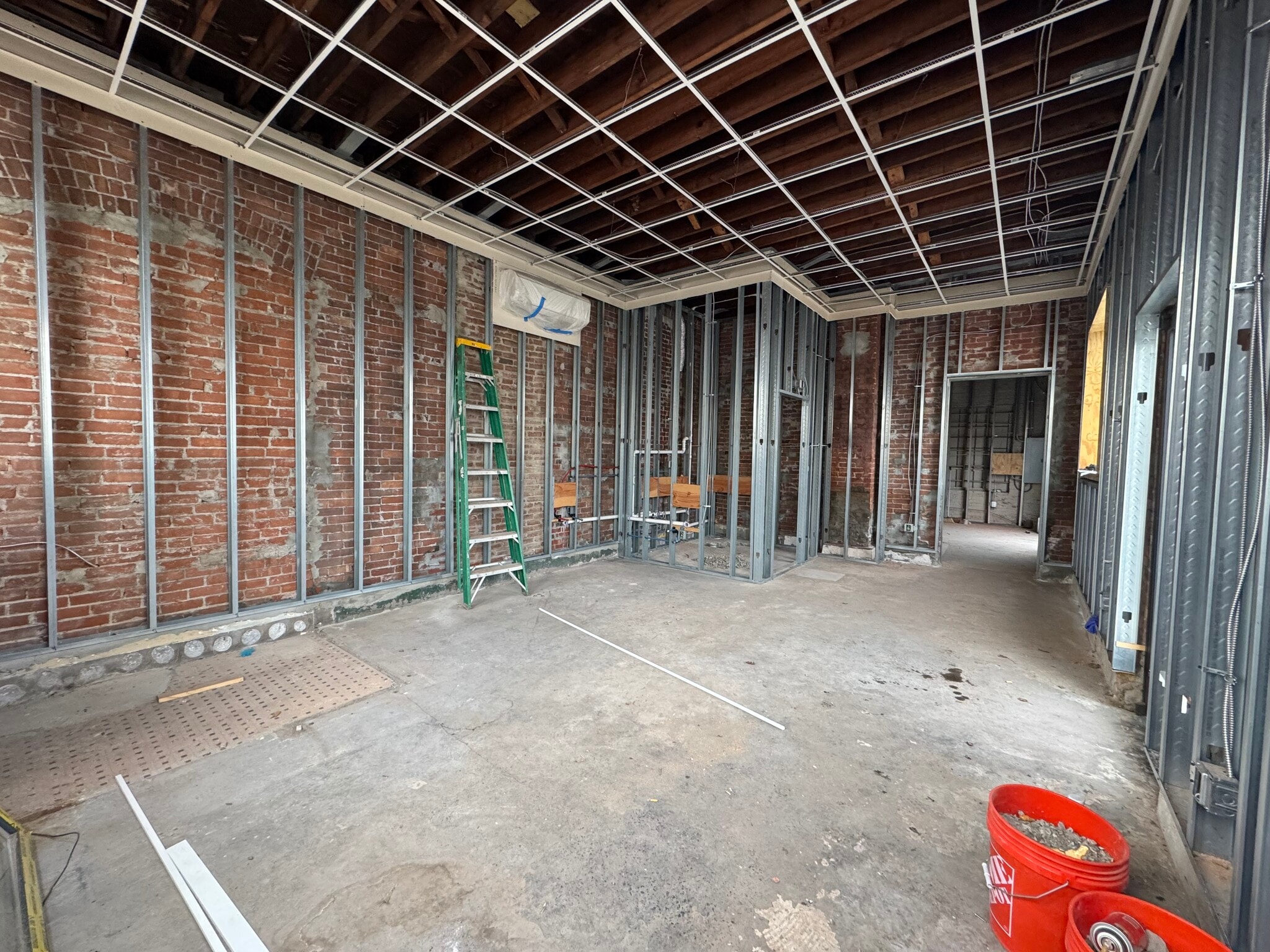 1049 New Britain Ave, West Hartford, CT for Rent