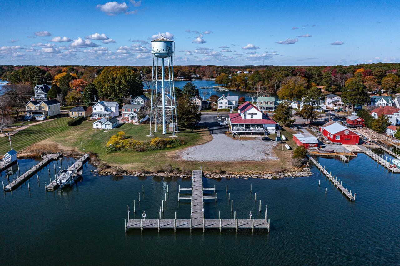 729 Main St, Reedville, VA for Sale