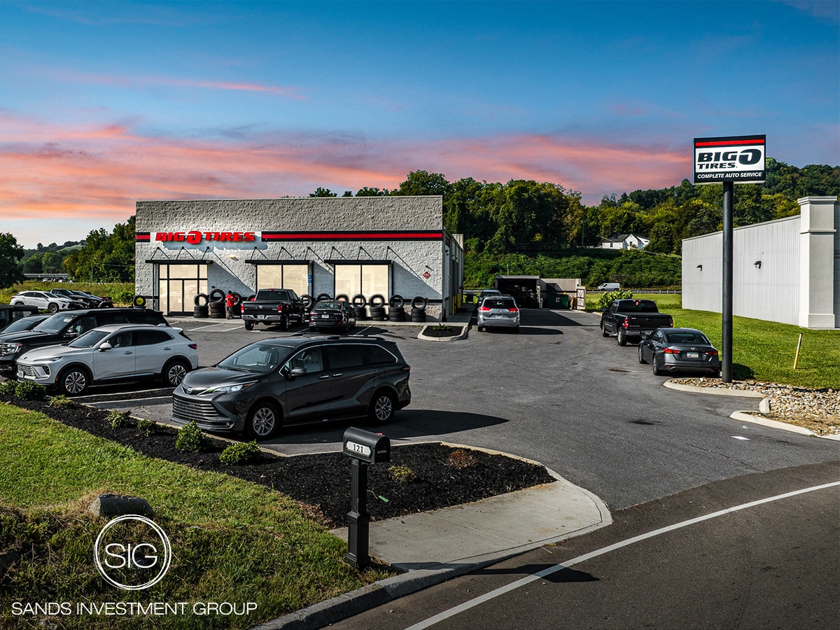 121 N River Blvd, Sevierville, TN for Sale